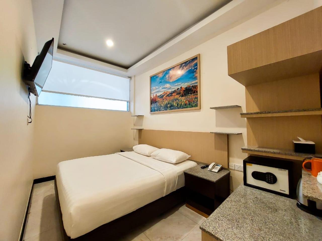 Batam Harbour Boutique Hotel & Spa Нагоя Стая снимка
