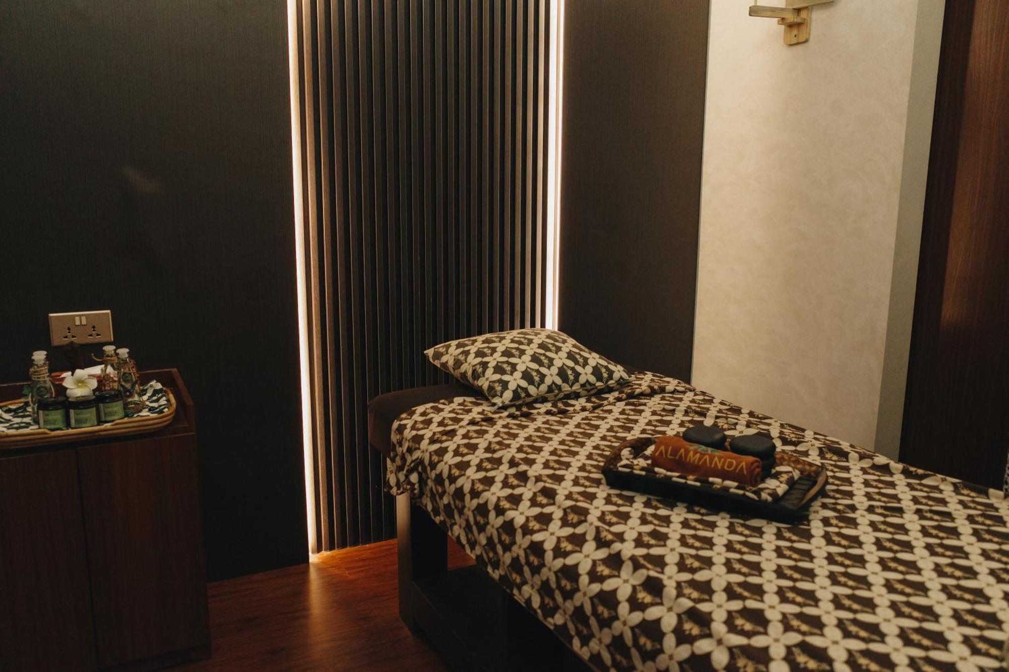 Batam Harbour Boutique Hotel & Spa Нагоя Екстериор снимка